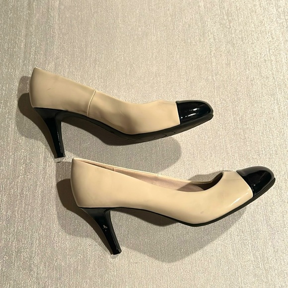 Comfort Plus Women’s Tuxedo Colored Heels Size 9.5 Gently Used condition - Picture 2 of 11